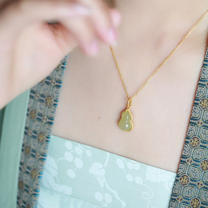 Feng Shui Calabash Green Jade Peace Pendant