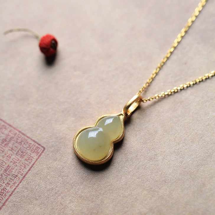 Feng Shui Calabash Green Jade Peace Pendant