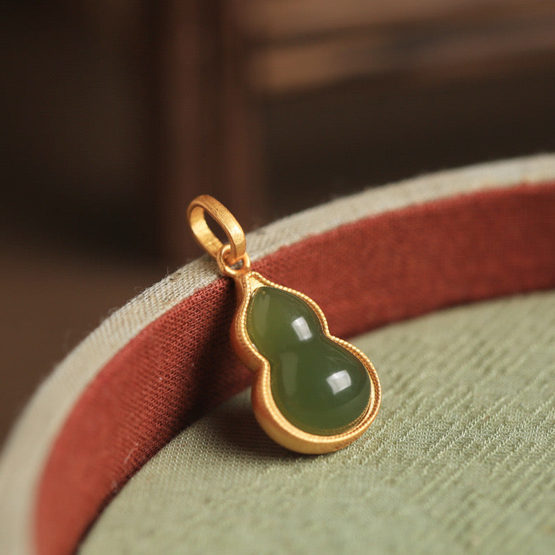 Feng Shui Calabash Green Jade Peace Pendant