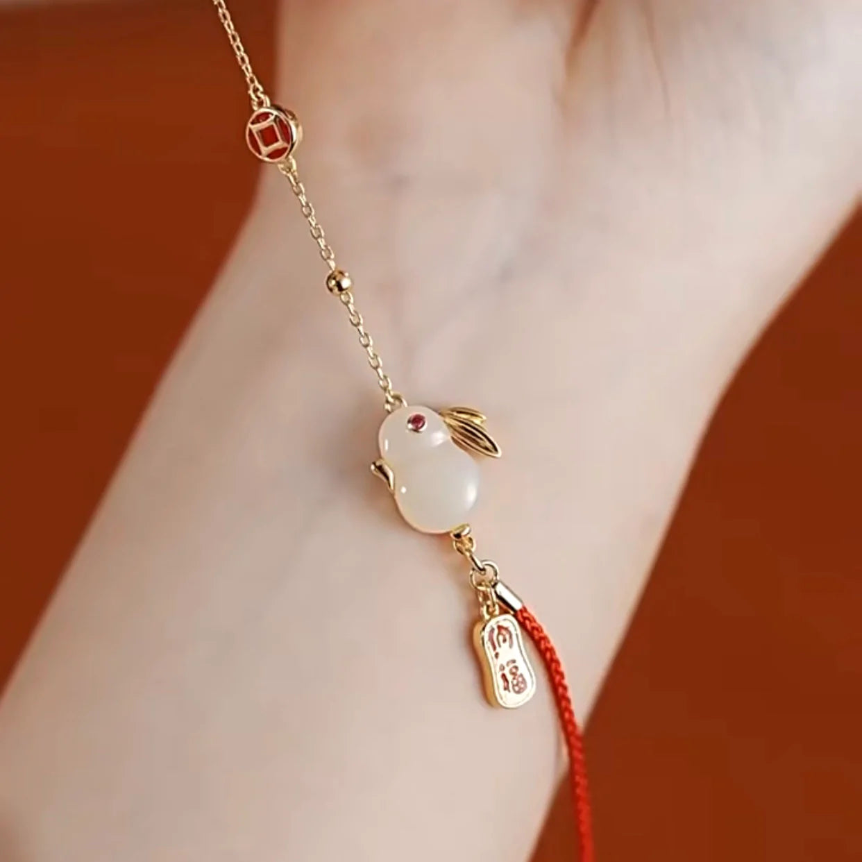 Natural Hetian Jade Red Rope Wealth Rabbit Bracelet
