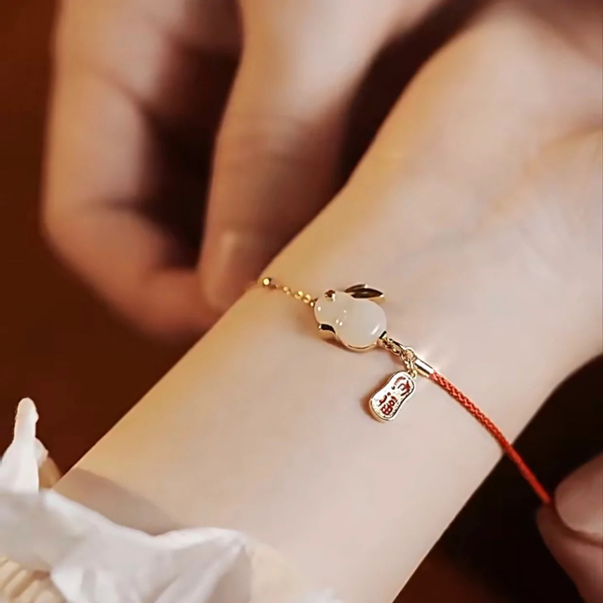 Natural Hetian Jade Red Rope Wealth Rabbit Bracelet