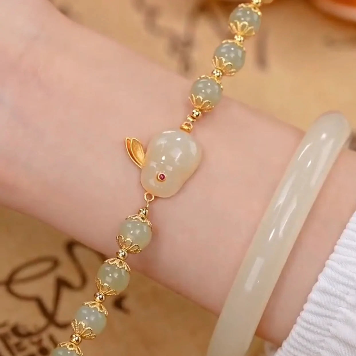 Natural Hetian jade Feng Shui Rabbit Bracelet