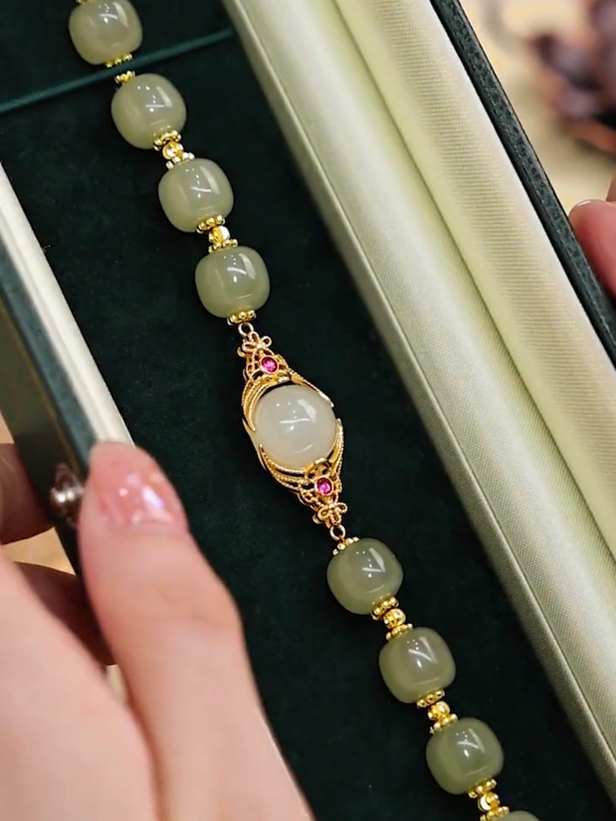 Natural Hetian Jade Feng Shui Auspicious Pigeon Egg Jade Bracelet