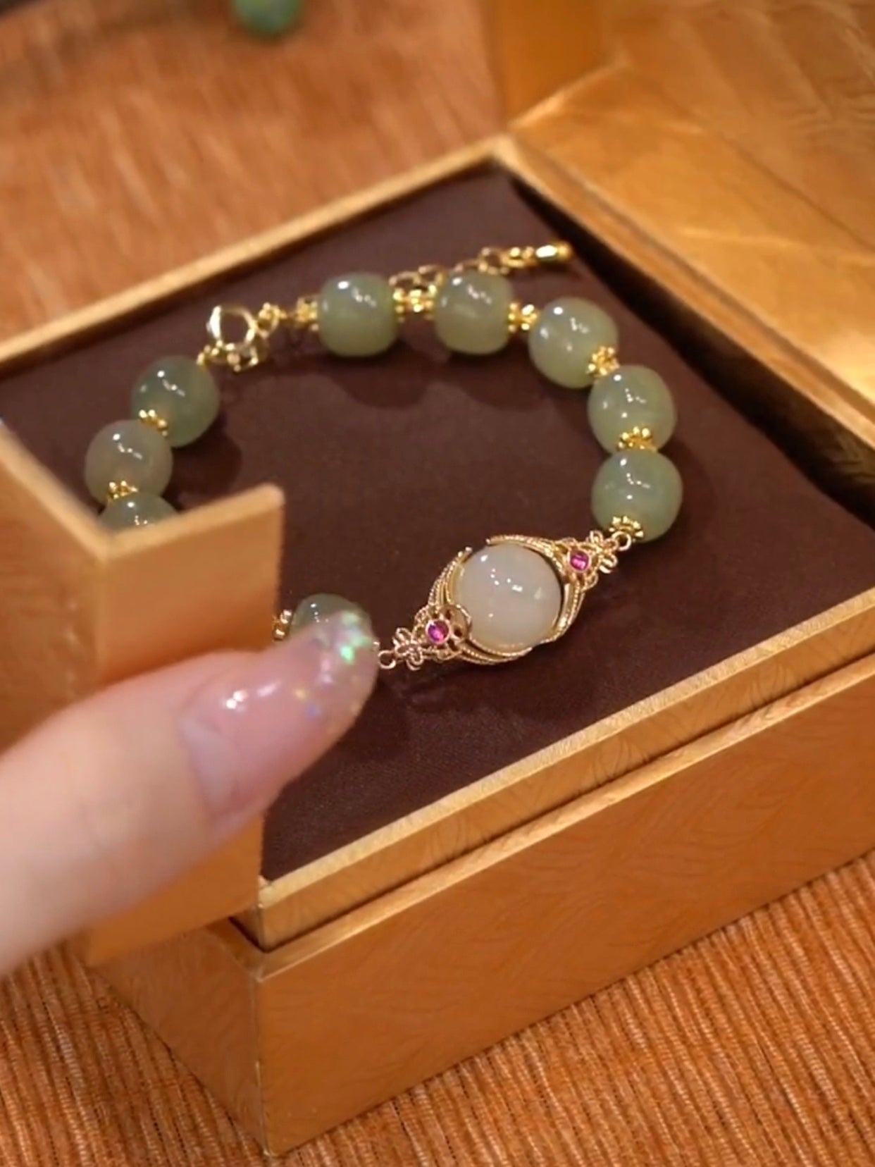 Natural Hetian Jade Feng Shui Auspicious Pigeon Egg Jade Bracelet